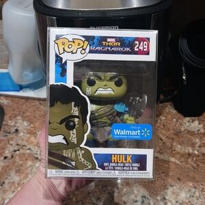 Funko Pop! Marvel Thor Ragnarok HULK #249 Walmart Exclusive + pop protector